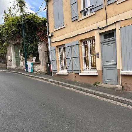 Home Up Pontoise Exterior photo