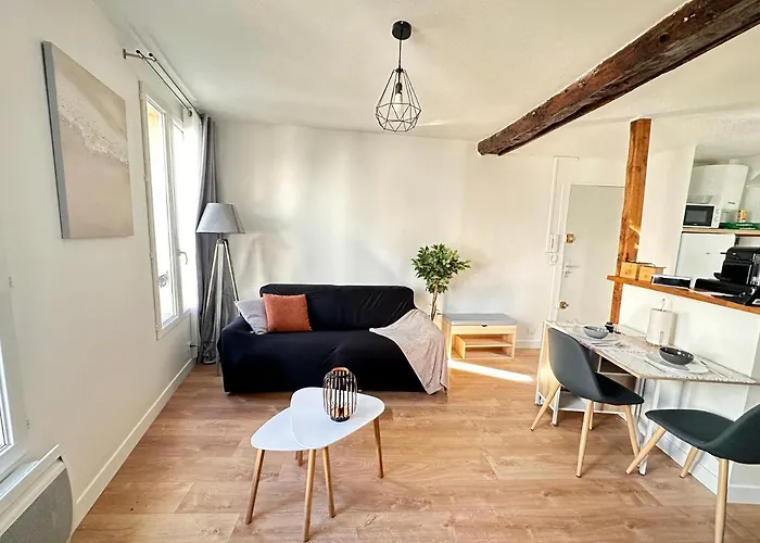 Home Up Pontoise