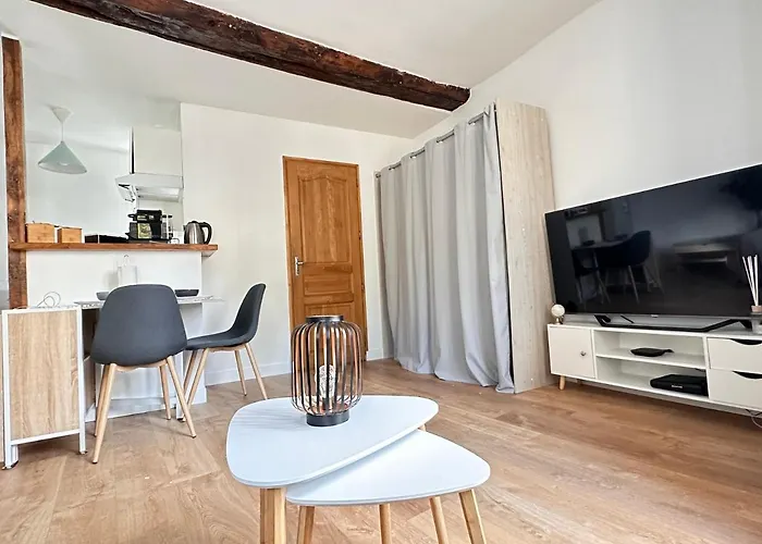 Home Up Pontoise